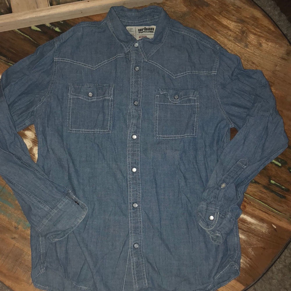 Men’s med denim shirt